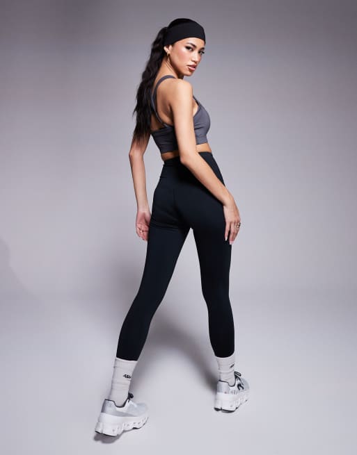 4505 – Icon – Svarta gymleggings med innerficka och formande design baktill 