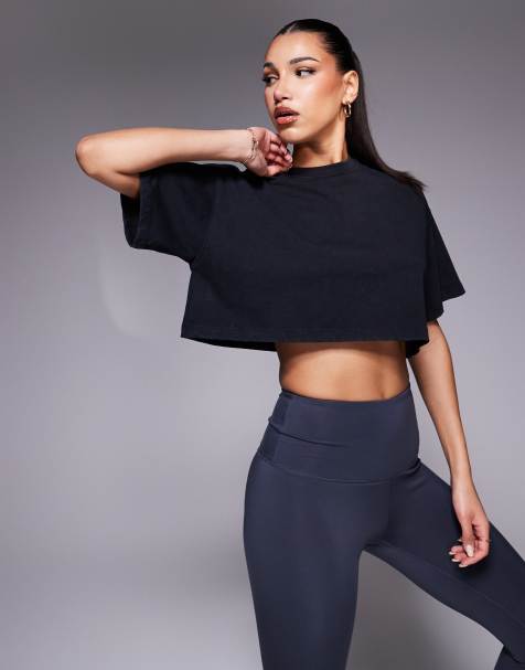 4505 - Icon - Vasket sort cropped T-shirt i kraftigt, hurtigttørrende bomuld - view 1