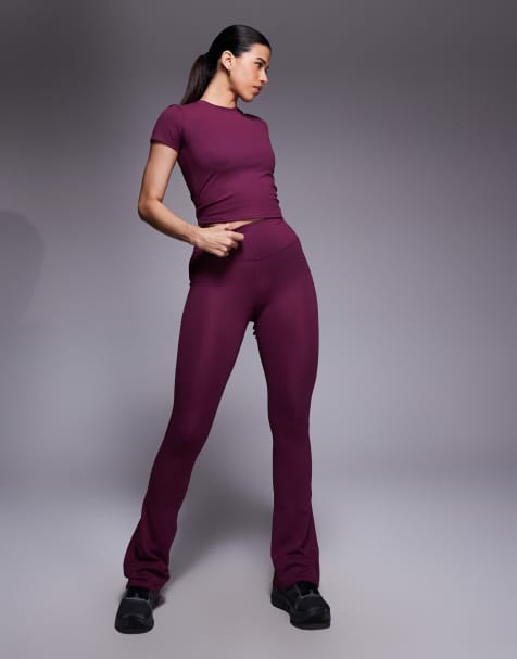 4505 – Icon – Vinröda, mjuka, smala yogaleggings med hög midja och utsvängda ben - view 1