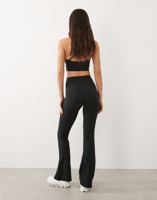 4505 – Icon – Weiche, ausgestellte Yoga-Leggings in Schwarz mit hohem Bund, 4 von 5