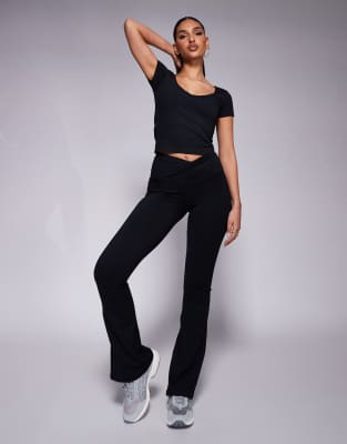 4505 – Icon – Weiche, ausgestellte Yoga-Leggings in Schwarz mit Wickelbund - view 1