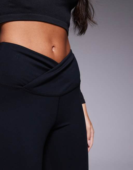 4505 – Icon – Weiche, ausgestellte Yoga-Leggings in Schwarz mit Wickelbund, 3 von 5