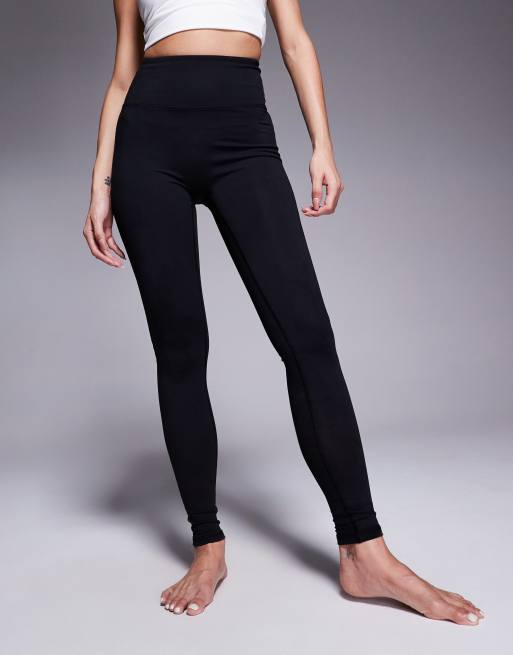 4505 – Icon – Weiche Yoga-Leggings in Schwarz mit minimalen Nähten, 4 von 5