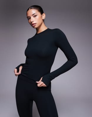 4505 - Icon - Weiches, knapp geschnittenes Langarm-Shirt in Schwarz