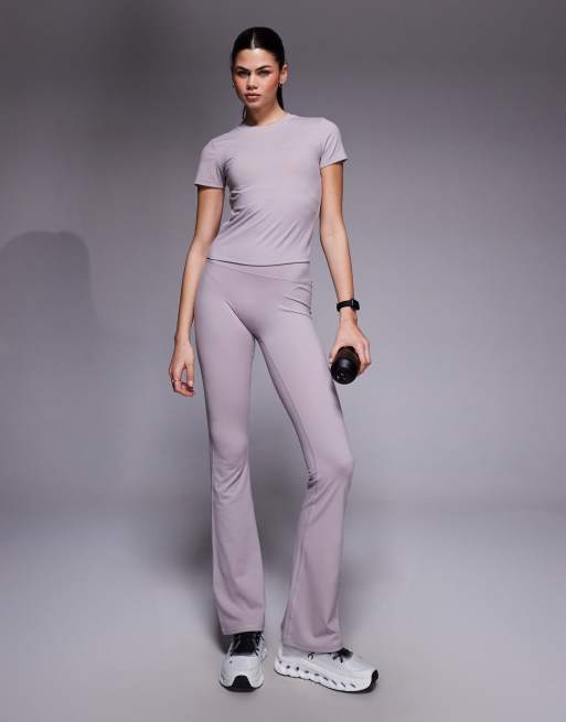 4505 – Icon – Weiches, knapp geschnittenes Studio-T-Shirt in Aschrosa, 3 von 4