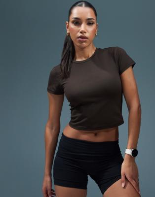 4505 - Icon - Weiches, knapp geschnittenes Studio-T-Shirt in Kaffeebraun
