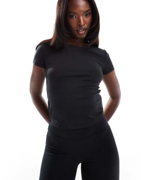 4505 – Icon – Weiches, knapp geschnittenes Studio-T-Shirt in Schwarz  - view 1