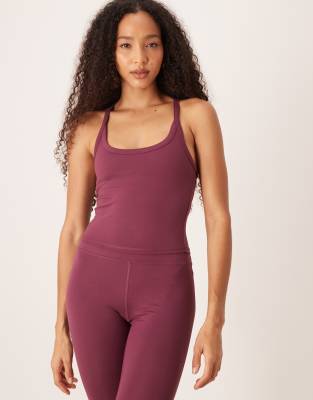 4505 - Icon - Weiches Yoga-Camisole in Burgunderrot mit integriertem BH und verstellbaren Trägern-Lila