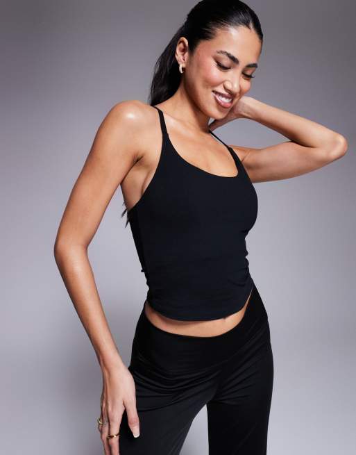 4505 – Icon – Weiches Yoga-Camisole in Schwarz mit kurzem Schnitt und integriertem BH 