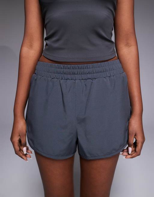 4505 Icon woven run short with zip pockets in smoke grey, 4 of 5