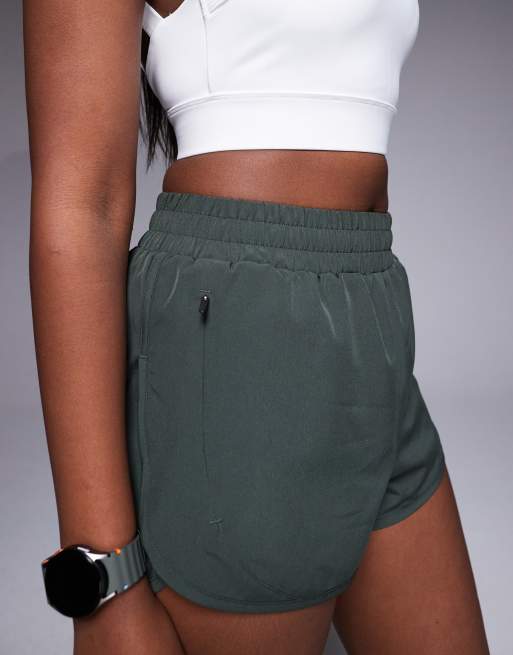4505 Icon woven run shorts with zip pockets in khaki, 3 of 5