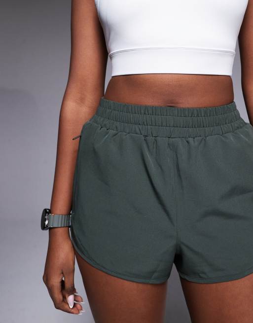 4505 Icon woven run shorts with zip pockets in khaki, 5 of 5
