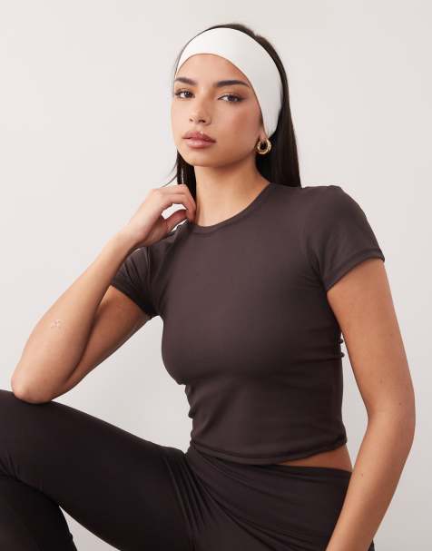 4505 - Icon - Zacht verkleind studio T-shirt in donker chocoladebruin - view 1