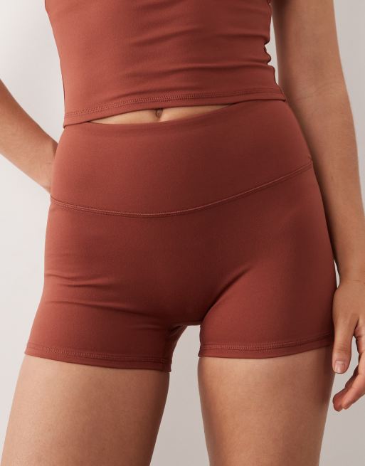 4505 - Icon - Zachte booty short van 8 cm met hoge taille in amber bruin, 2 van 5