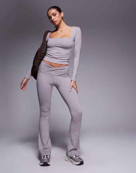 4505 - Icon - Zachte yogaset in taupe - view 1