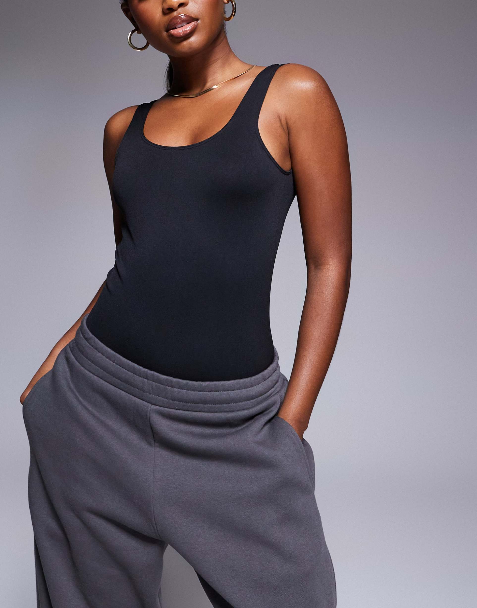 4505 intimate low back seamless active bodysuit in black