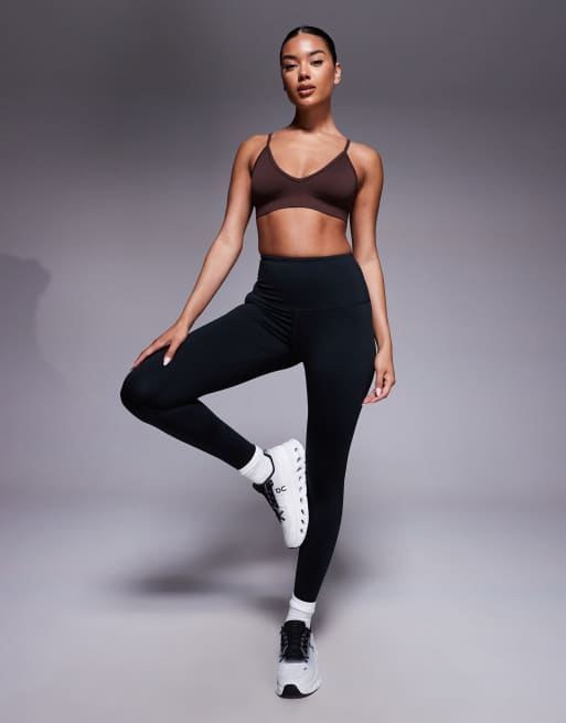 4505 Intimate - Mokkabrun og sømløs sports-bh med let støtte, 2 af 4