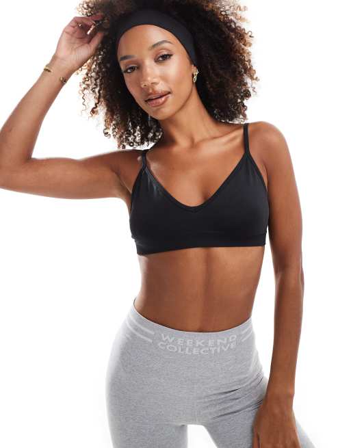 4505 – Intimate – Svart sportbehå i seamless-design med lätt stöd, 3 av 4