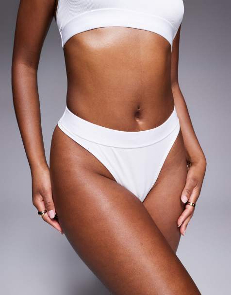 4505 – Intimate – Vita, ribbade stringtrosor i seamless-design för träningen - view 1