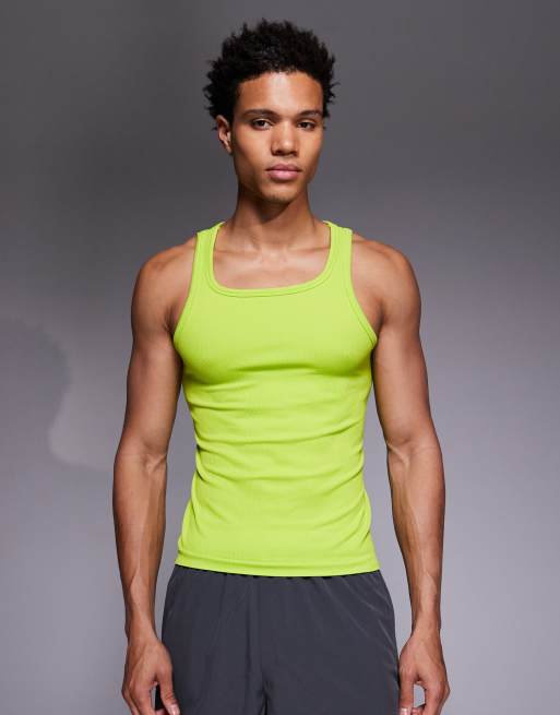 4505 – Jaskrawozielony bezszwowy prążkowany top sportowy bez rękawów o dopasowanym kroju z dekoltem karo