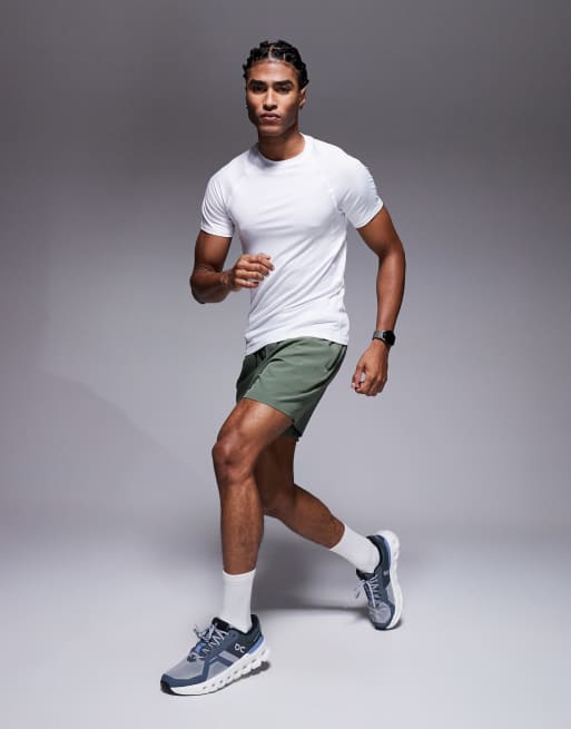 4505 – Körperbetontes, schnelltrocknendes Baselayer-T-Shirt in Weiß mit Nahtdetails, 2 von 5