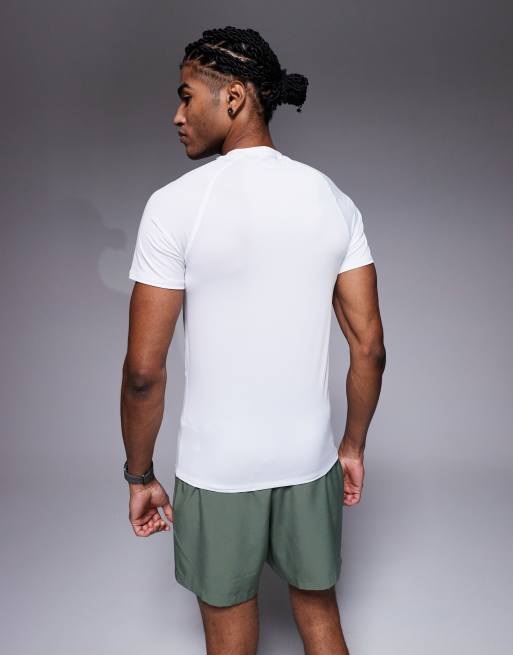 4505 – Körperbetontes, schnelltrocknendes Baselayer-T-Shirt in Weiß mit Nahtdetails, 4 von 5