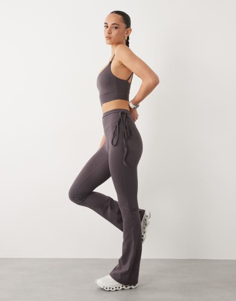 4505 - Leggings gris tormenta acampanados para yoga con detalle de lazada en la cintura de tejido suave - view 1