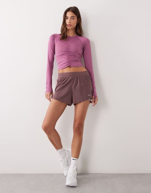 4505 lightweight active ruched front long sleeve running top in berry, 3 of 4
