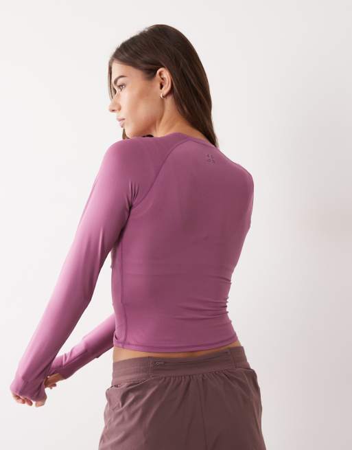 4505 lightweight active ruched front long sleeve running top in berry, 4 of 4