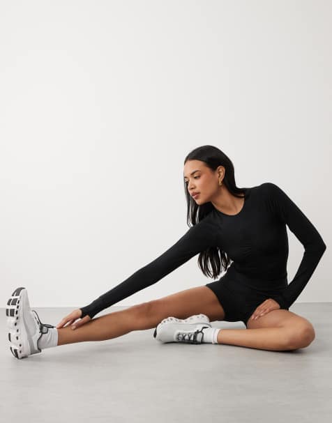 4505 lightweight active ruched front long sleeve running top in black - view 1