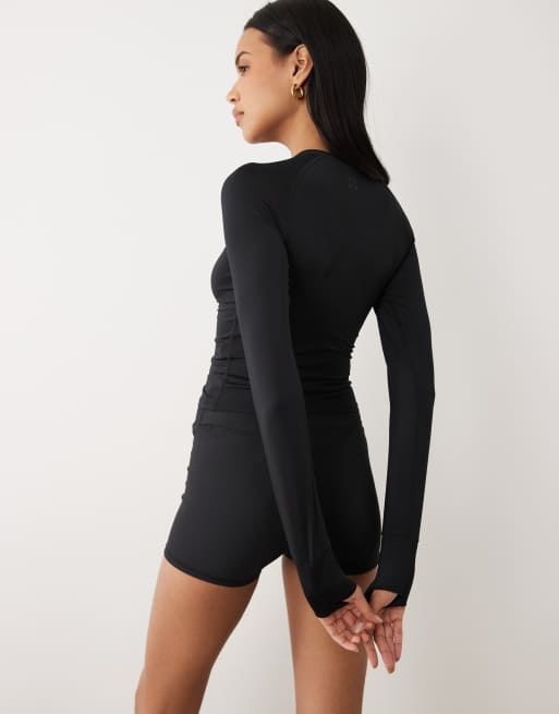 4505 lightweight active ruched front long sleeve running top in black, 4 of 4