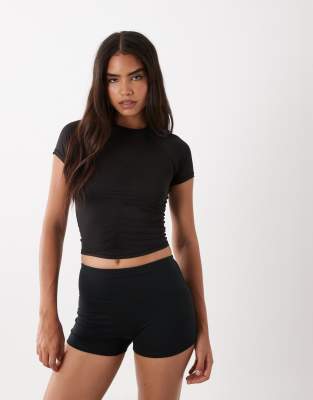 4505 Lightweight Active Ruched Front Short Sleeve Running Top In Black
