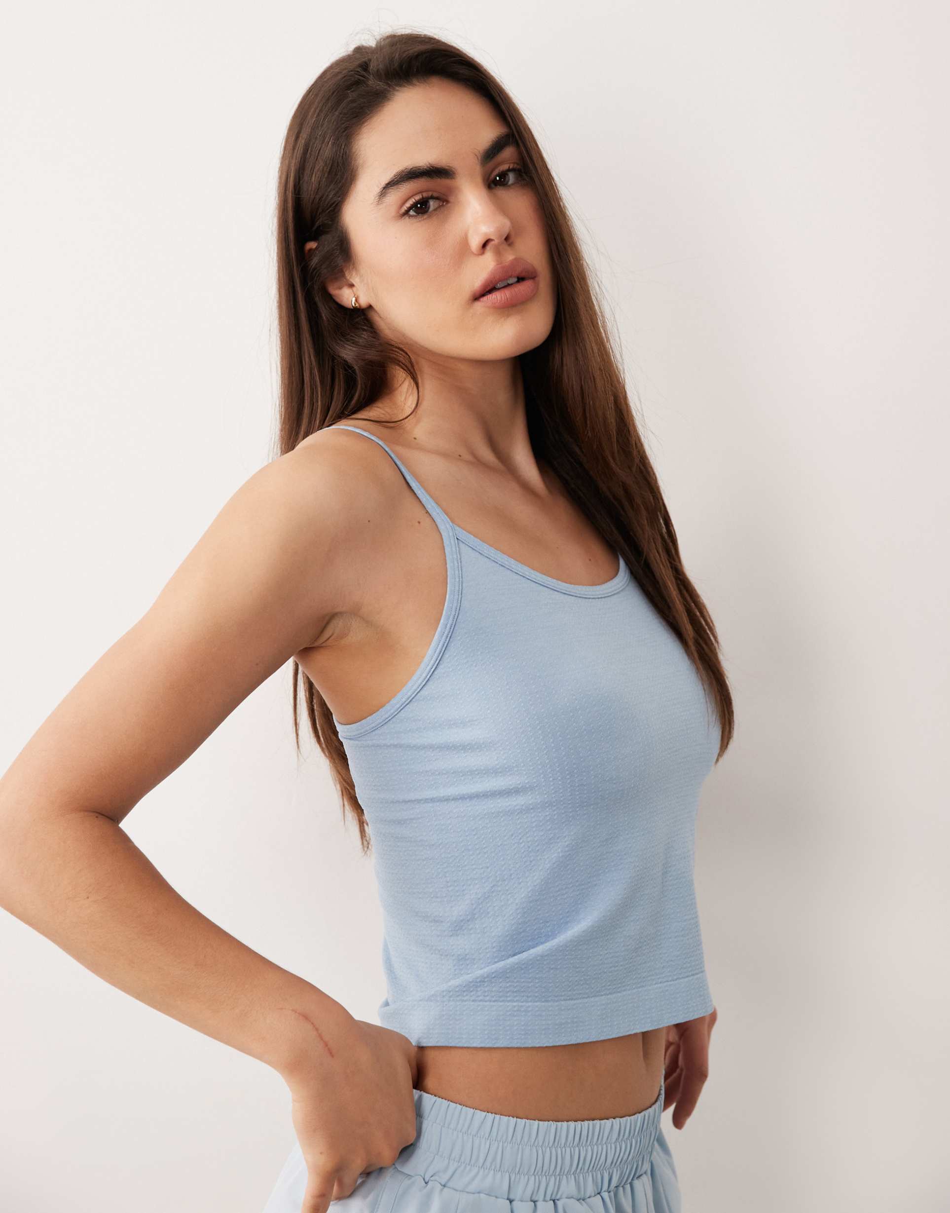 4505 lightweight seamless mesh running cami top in ice blue