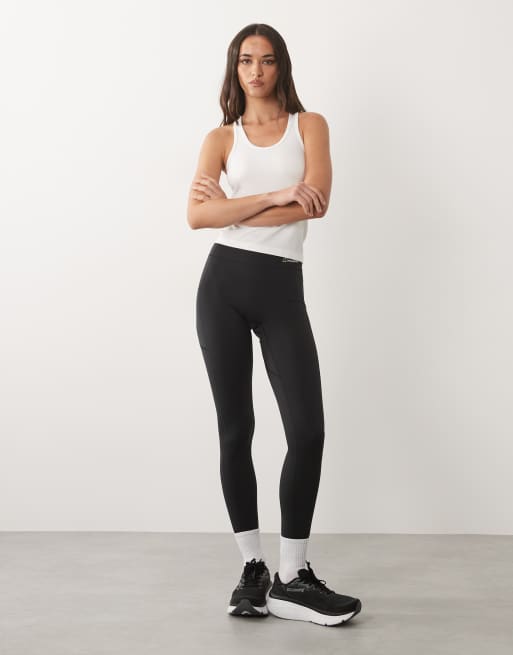 4505 lightweight seamless mesh running singlet in white, 3 of 4