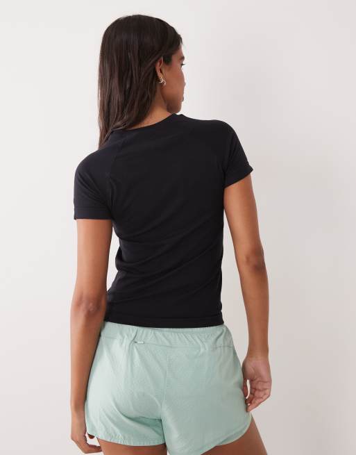 4505 lightweight seamless mesh slim fit running t-shirt in black, 4 of 4