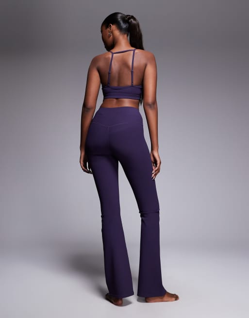 4505 – Lila, smalribbade yogaleggings med smal passform, utsvängd design och omlottmidja, 3 av 5