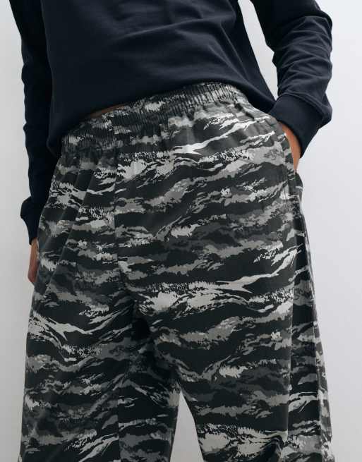 4505 loose fit cotton ripstop cuffed lifting pants with zip pockets in grey digi camo, 4 of 5