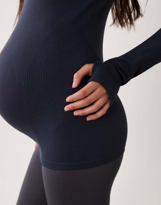 4505 Maternity - Formgivende og sømløs indigoblå top med lange ærmer, 2 af 4