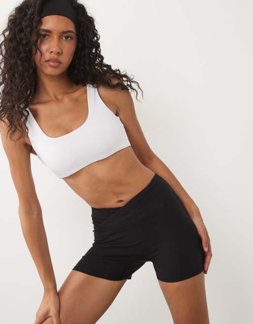 4505 mjuka shorts med omlottmidja i svart, 3 av 5