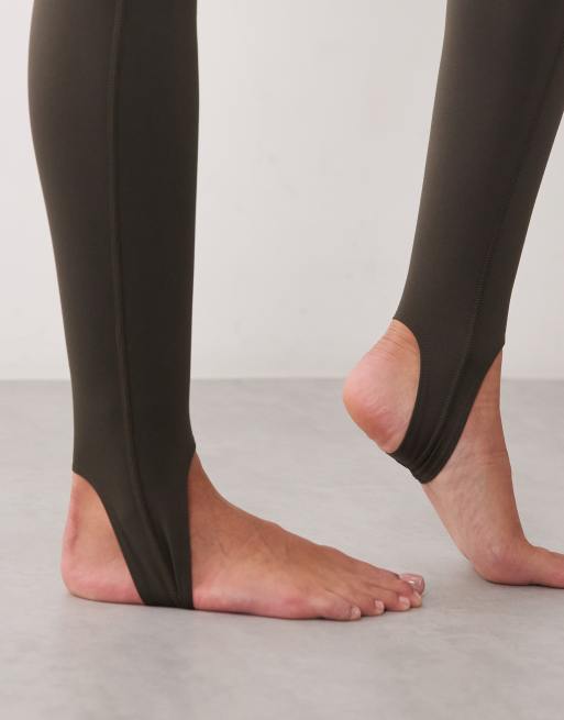 4505 - Mokkabrune bløde yogaleggings med høj talje og stigbøjledetaljer , 4 af 5