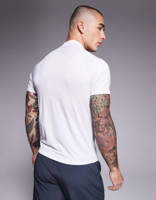 4505 Muscle Fit Seam Detail Quick Dry Base Layer T-shirt With Mock Neck In White