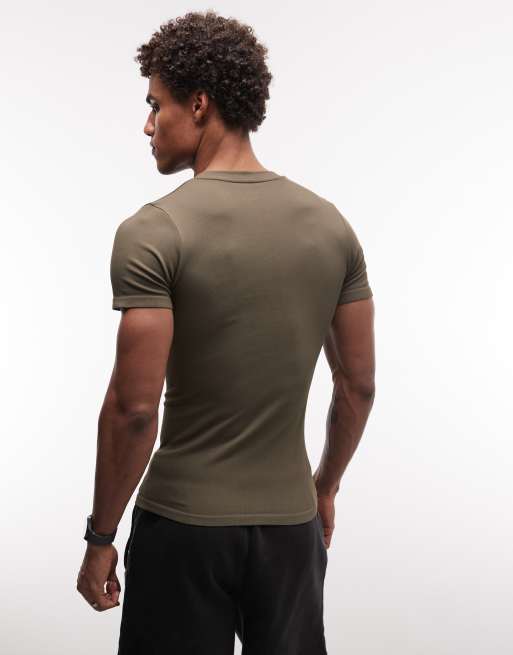 4505 - Naadloos geribbeld muscle fit trainingsshirt in olijfgroen, 4 van 5