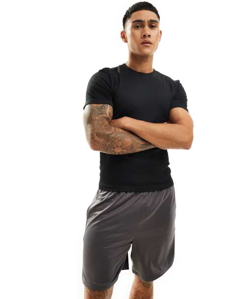 4505 - Naadloos geribbeld muscle fit trainingsshirt in zwart - view 1
