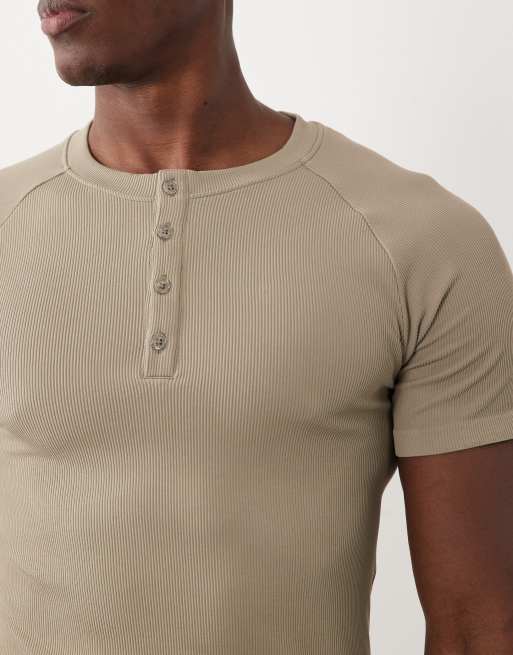 4505 naadloos geribd muscle fit training henley T-shirt in greige, 5 van 5