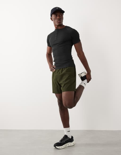 4505 naadloos geribd muscle fit training henley T-shirt in zwart, 2 van 5