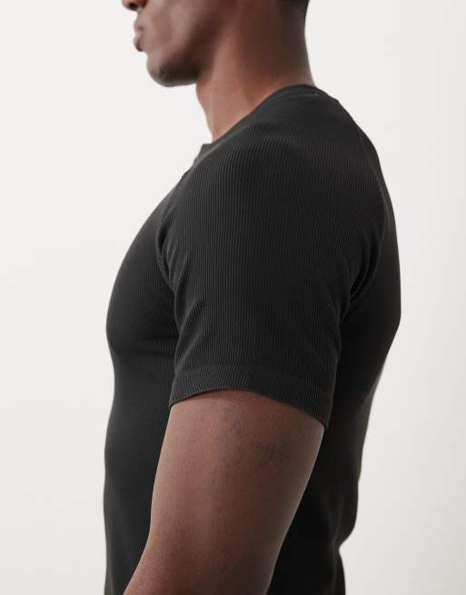 4505 naadloos geribd muscle fit training henley T-shirt in zwart, 4 van 5