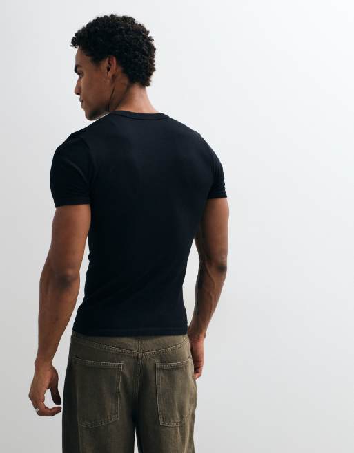 4505 naadloos geribd muscle fit training henley T-shirt in zwart, 5 van 5