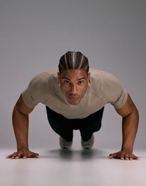 4505 - Naadloos muscle-fit basislaag compressie T-shirt in greige, 2 van 5