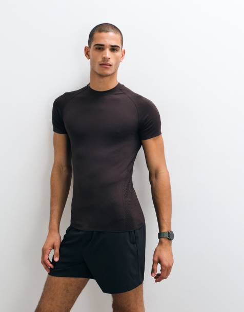 4505 naadloos muscle fit compressie-basislaag T-shirt in bruin - view 1