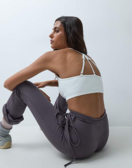 4505 naadloze sport-bh met fijne rib, medium support en uitneembare padding in wit, 4 van 5